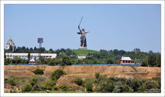 Мамаев курган со стороны Волги.