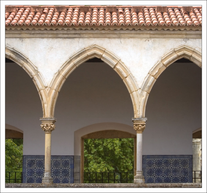 Галерея внутреннего дворика.