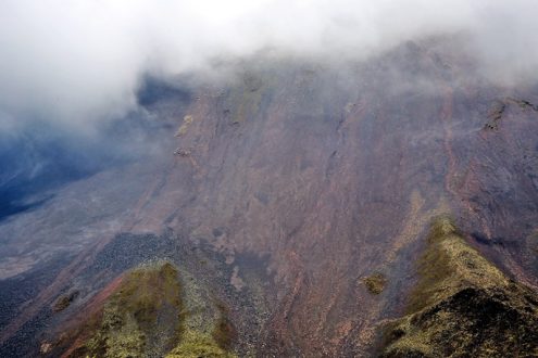 Стены кратера вулкана Аренал.