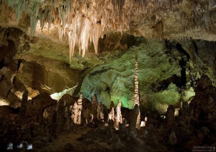 В начале 19-го века пещеры открыли местные поселенцы.