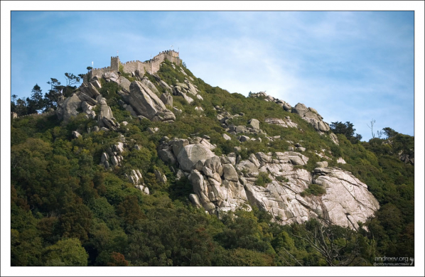 Замок мавров на холме.