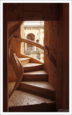 Семь крытых галерей окружают замок Конвенту-де-Кришту.