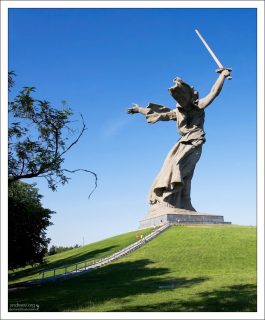Скульптура «Родина-мать зовет!» на Мамаевом кургане.