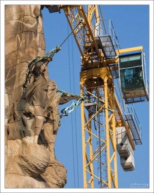 Строительство продолжается.