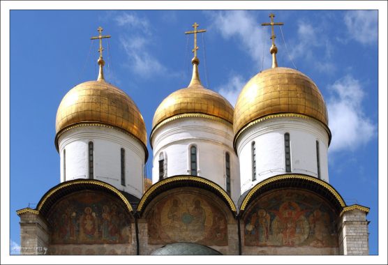 Росписи на восточном фасаде Успенского собора: «Новозаветная Троица», «Похвала Богоматери», «София Премудрость Божия».