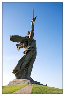 Скульптура «Родина-мать зовет!» занесена в книгу рекордов Гиннеса как самая большая (на момент постройки) скульптурная статуя в мире.