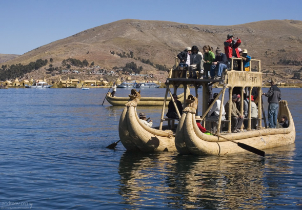 Каноэ из туго перетянутой тростниковой соломы может прослужить до 6 месяцев, прежде чем начнет подгнивать.
