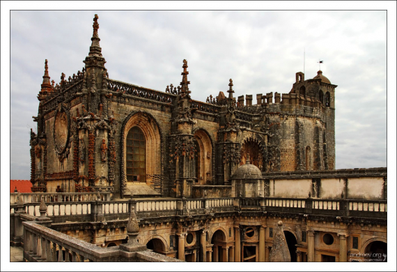 На крыше монастыря Конвенту-де-Кришту.