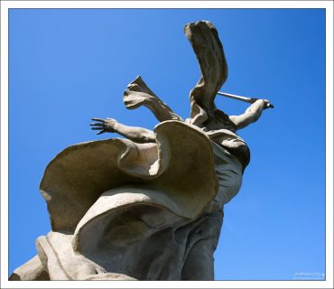 Каменные одежды "Родины-матери" на Мамаевом кургане.