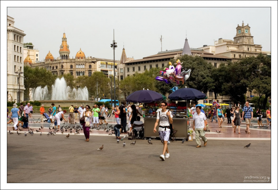 Площадь Каталонии (Plaça de Catalunya).