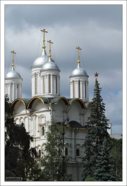 Патриарший дворец и собор Двенадцати апостолов.
