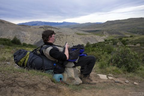 Проверка GPS-координат на тропе к трем вершинам Torres del Paine.