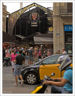 Вход на рынок Бокерия (Mercat de la Boqueria).