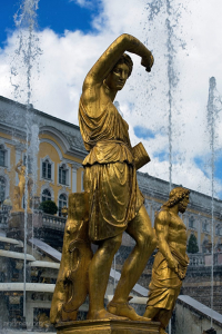 Одна из 255-ти скульптур Большого каскада (18-й век). Нижний парк Петергофа.