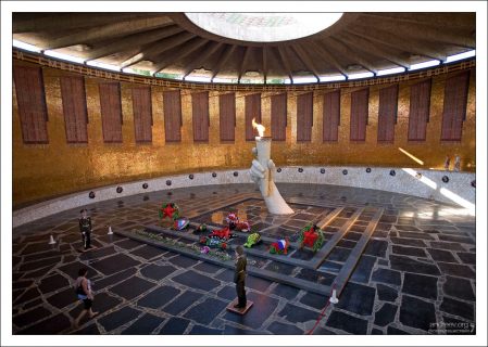 Зал Воинской Славы - сердце всего огромного мемориального комплекса на Мамаевом кургане.