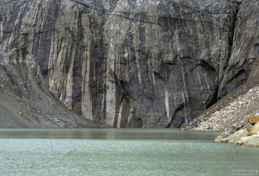 Полосатое основание центральной башни.