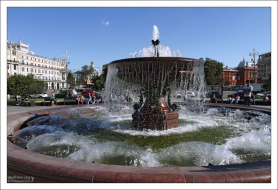 Театральный фонтан у Большого театра.