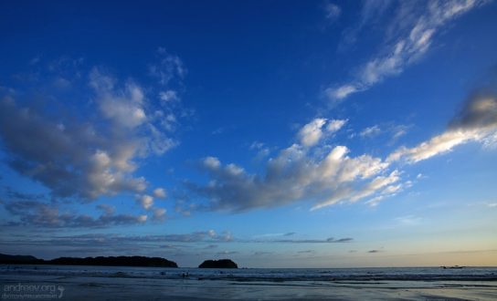 Вечерние облака вразлет.