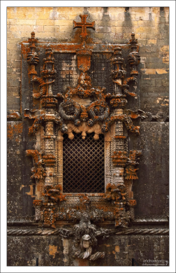 Janela do Capitulo - окно в мануэлинском стиле.