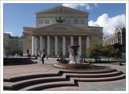 Здание основной сцены Большого театра.