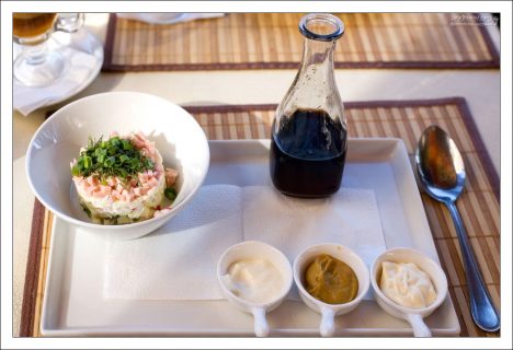 Окрошка "сделай сам" в одном из ресторанов города.