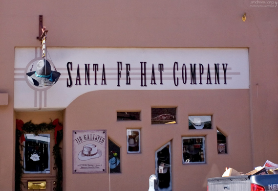 Известный шляпный магазин.