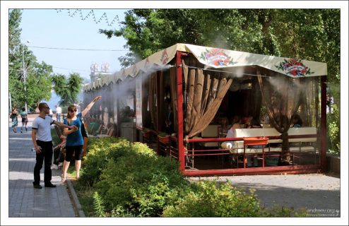 Система капельного охлаждения в ресторане.