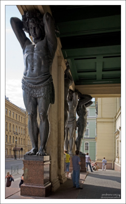 Портик с Атлантами Нового Эрмитажа.