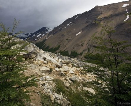 Начало горного склона, ведущего к башням Torres.