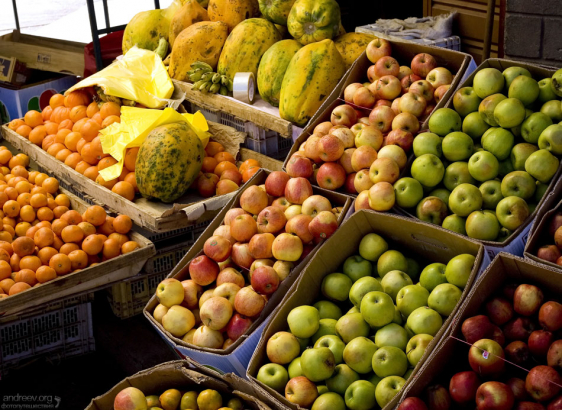 Фруктовая секция рынка в Пуно.
