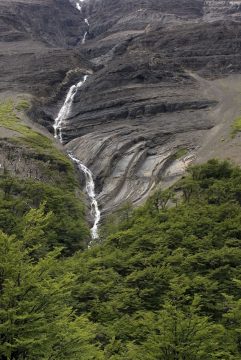 Сезонный водопад.