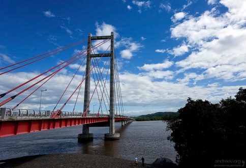 Мост дружбы с Тайванем (Puente de Amistad con Taiwan) соединяет полуостров Nicoya с остальной страной.