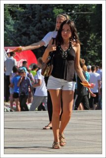 Раздача рекламных листовок.