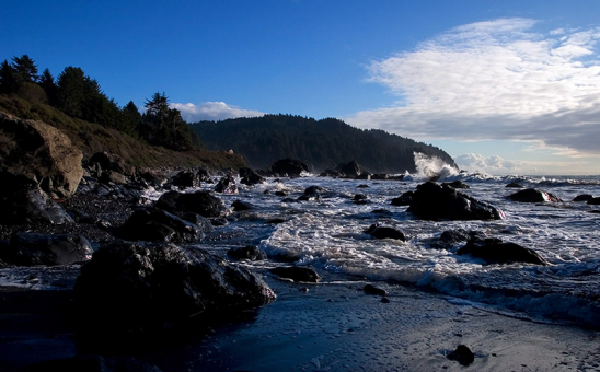 Пляж около False Klamath Cove.