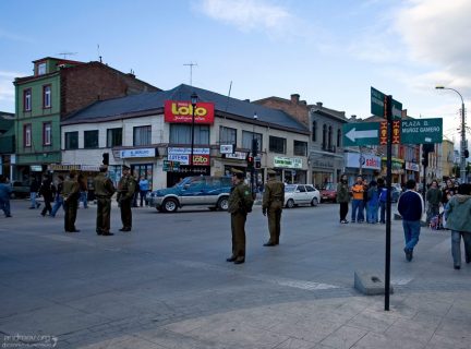 Чилийский ОМОН на улицах города.