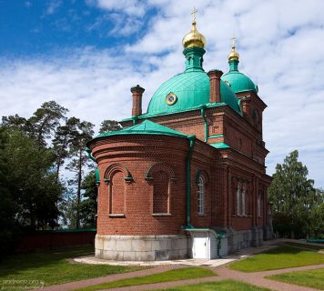 Церковь Воскресенского скита (начало 20-го века) на берегу Большой Никоновской бухты, главной гавани Валаама.
