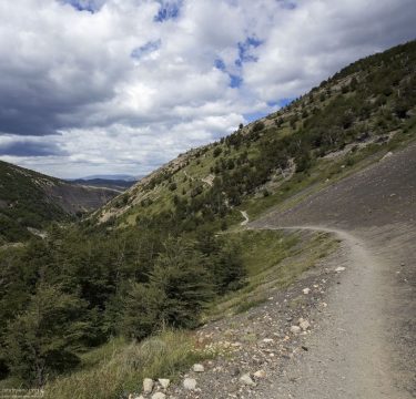 Тропа, ведущая от башен Torres.