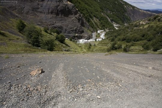 Вид с тропы на реку Ascencio внизу.