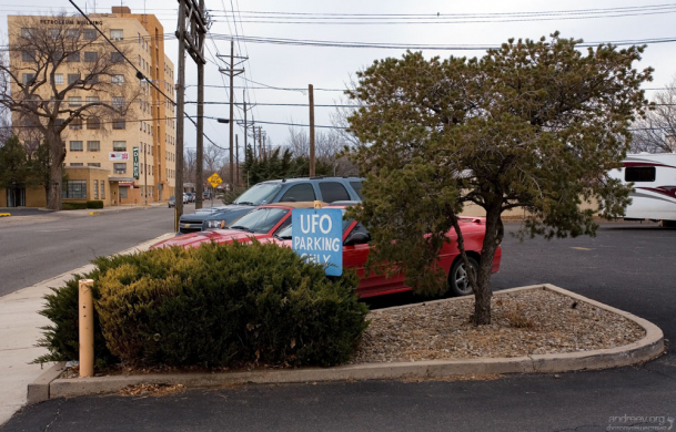 Парковка за музеем только для НЛО :)