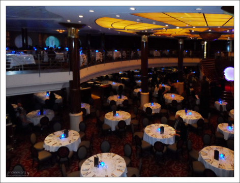 Подготовка к формальному ужину.