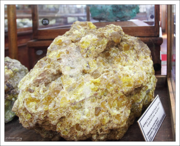 Сера является шестнадцатым по химической распространённости элементом в земной коре. НИИ им. А. П. Карпинского.