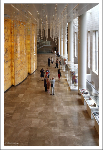 Фойе второго этажа в Мариинском театре.