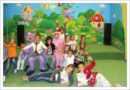 Групповое фото со Смешариками. Студия компьютерной анимации “Петербург".