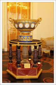 Ваза с медальонами Ф. П. Толстого (1830-е). Государственный Русский музей.