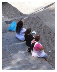 Женщины из района а-ля гоп.