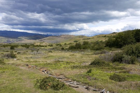 Финальные метры по тропе после 10-км спуска.