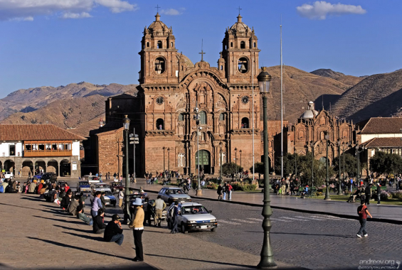 Восточная сторона Оружейной площади.