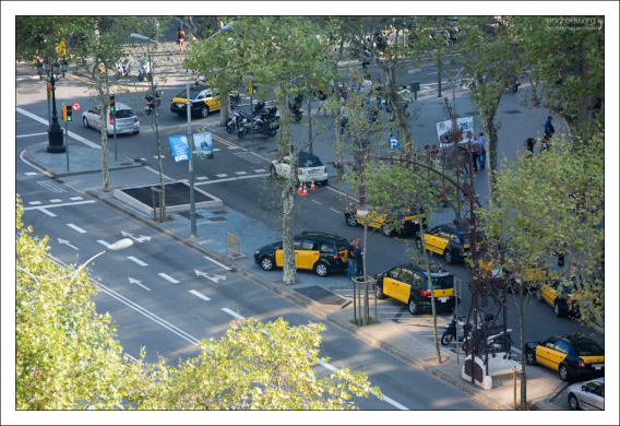 Такси на бульваре Грасиа.