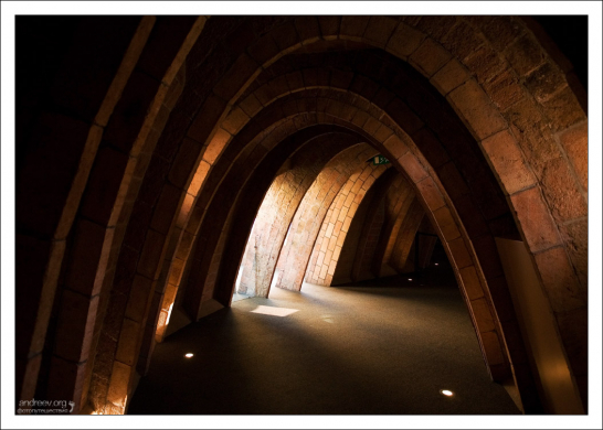 Чердак Ла Педреры состоит из 270 кирпичных арок.