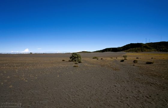 Спресованный пепел на вершине вулкана Иразу.